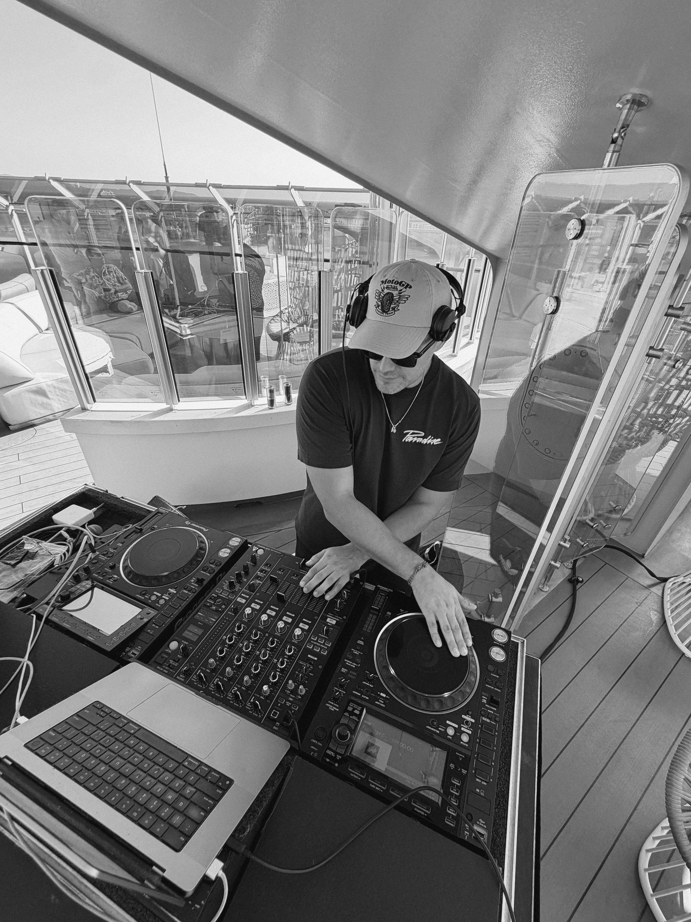 Elvis behind the decks
